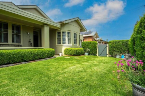 'Micah House' A Central Mudgee Art Deco Hideaway